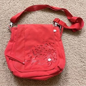 EUC Haiku Women's Red Wander Eco Convertible Messenger / Crossbody/Backpack Bag